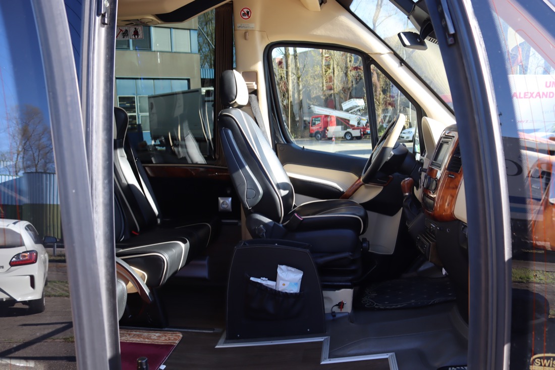 Mercedes Sprinter Cockpit und Einstieg